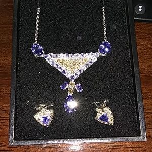 Diamond and tanzanite 14 karat white gold with dia